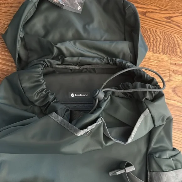 Lululemon Wanderlust Backpack - Picture 5 of 5